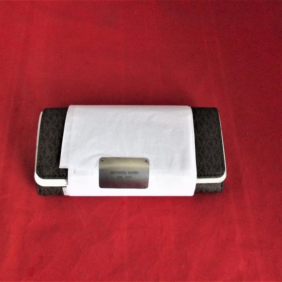 COPY - Michael Kors Fulton Signature Carryall Flap Wallet - Picture 3 of 9